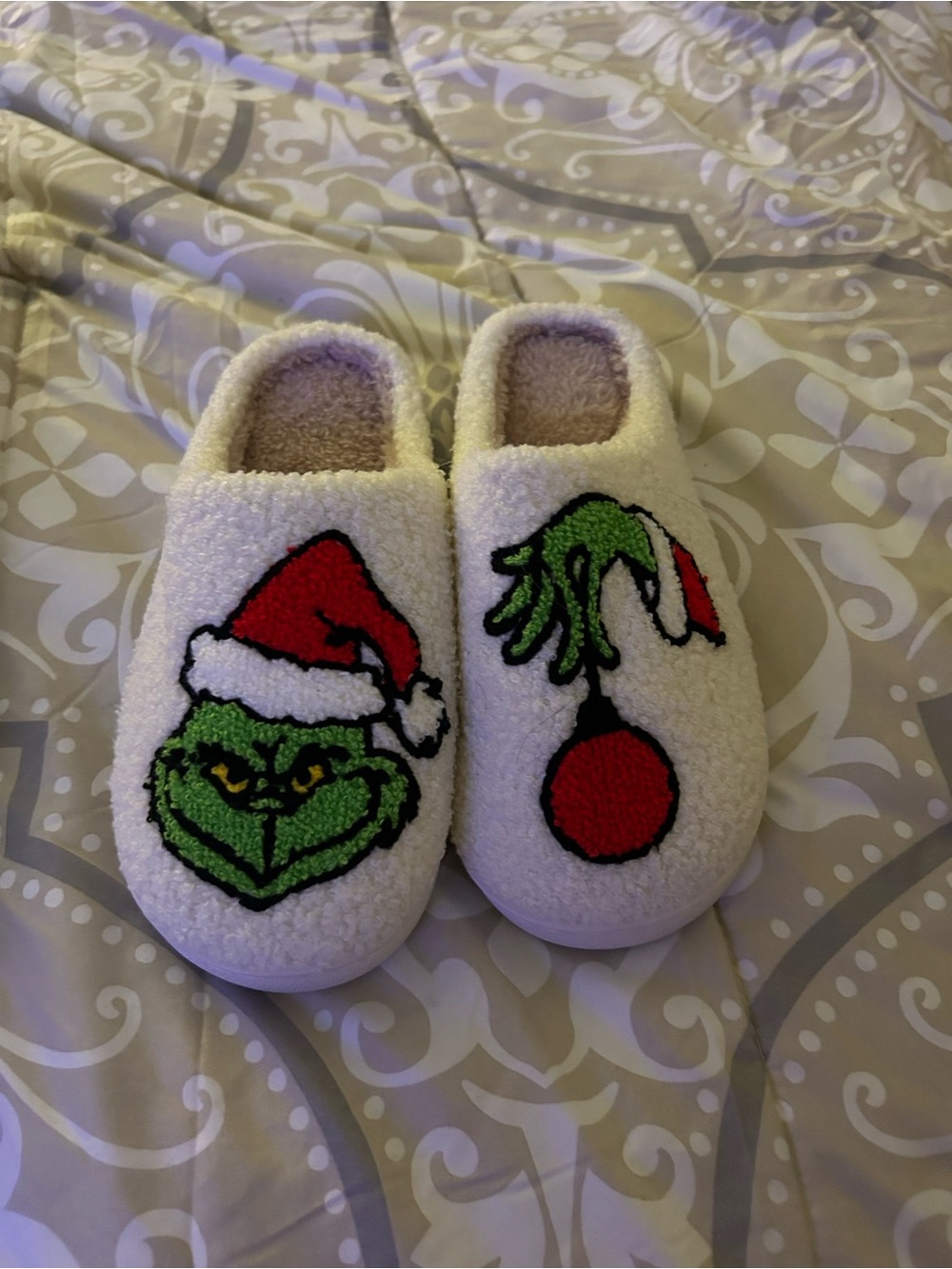Cozy White Grinch Holiday Slippers - Festive Plush Indoor Slip-Ons